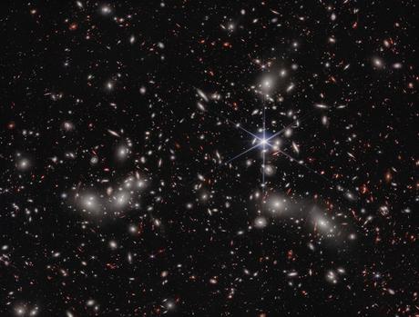 Detalles nunca antes vistos en el cúmulo de galaxias Pandora