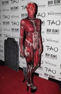 Heidi Klum sorprende y estremece con su impresionante disfraz de Halloween en Las Vegas