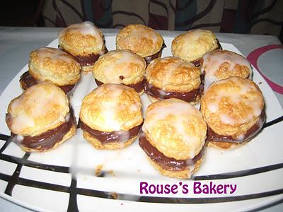 Hojaldres glaseados rellenos de trufa