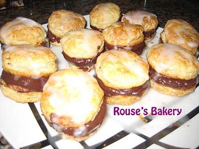 Hojaldres glaseados rellenos de trufa