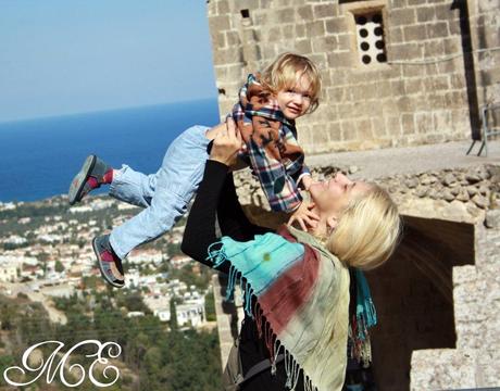 Sigue tu instinto maternal y saca el pecho Photobucket