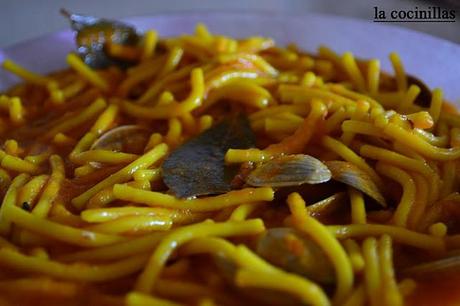 FIDEOS GUISADOS CON ALMEJAS