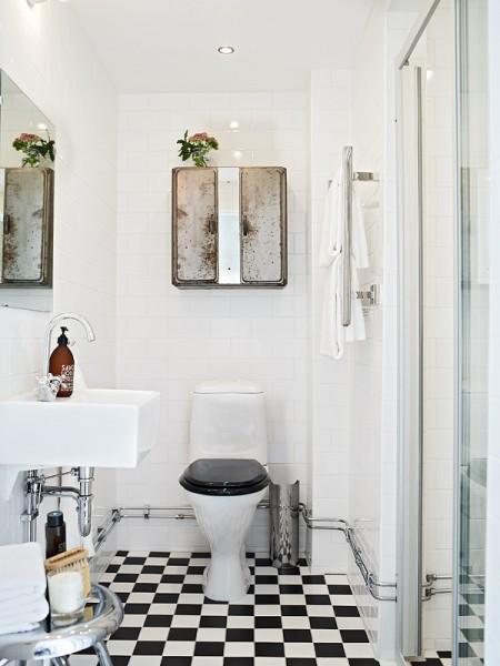 suelos de madera negros suelos de madera blancos suelo damero blanco negro baño sofá de ikea sillas eames papel de pared de árboles muebles de ikea muebles de diseño mecedora eames sin brazos escalera de caracol dibujos en las paredes cómoda estilo clásico danés años 50 cocinas modernas cocinas industriales cocinas grises y blancas cocinas de ikea cama tatami alfombra jarapa 