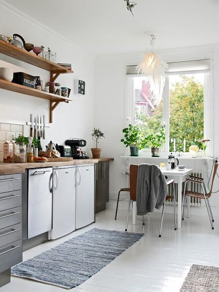 suelos de madera negros suelos de madera blancos suelo damero blanco negro baño sofá de ikea sillas eames papel de pared de árboles muebles de ikea muebles de diseño mecedora eames sin brazos escalera de caracol dibujos en las paredes cómoda estilo clásico danés años 50 cocinas modernas cocinas industriales cocinas grises y blancas cocinas de ikea cama tatami alfombra jarapa 