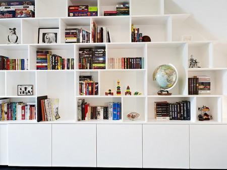 suelos de madera negros suelos de madera blancos suelo damero blanco negro baño sofá de ikea sillas eames papel de pared de árboles muebles de ikea muebles de diseño mecedora eames sin brazos escalera de caracol dibujos en las paredes cómoda estilo clásico danés años 50 cocinas modernas cocinas industriales cocinas grises y blancas cocinas de ikea cama tatami alfombra jarapa 