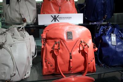 Kim Kardashian viajo a Australia para presentar su colección de bolsos