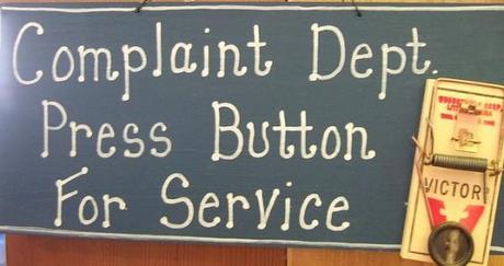 Departamento de quejas - por favor presione el botón (ratonera) Departamento de quejas - por favor presione el botón (ratonera)
