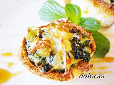 Bocado crujiente relleno de espinacas y nueces a la miel  ... mi letra  es ...