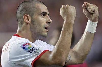 Actualidad Sevillista: Álvaro Negredo renueva su contrato con el Sevilla FC hasta 2016.