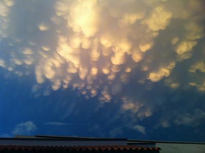 Extrañas formaciones nubosas cautivan cielo dominicano