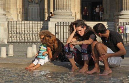 Femmes de Paris, by Juan Pedro Quiñonero