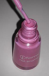 Esmaltes Flormar Rosa y Ázul