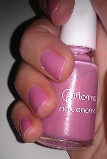 Esmaltes Flormar Rosa y Ázul
