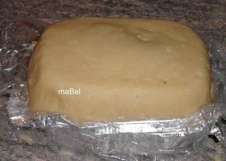 Pan de cádiz ( mazapán con frutas)