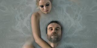 COSMÉTICA DEL ENEMIGO (2001), DE AMÉLIE NOTHOMB Y DE KIKE MAÍLLO (2O2O). EN UN NO-LUGAR DE LA MENTE.