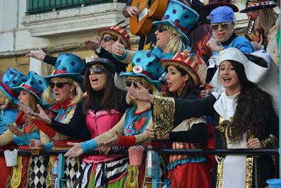 Cómo disfrutar del Carnaval de Cádiz sin morir en el intento. Cómo disfrutar del Carnaval de Cádiz sin morir en el intento.