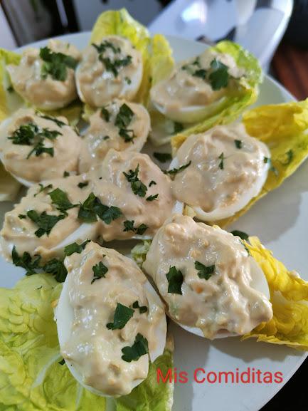 HUEVOS RELLENOS CON AGUACATE Y MAYOSESA DE ATUN HUEVOS RELLENOS CON AGUACATE Y MAYOSESA DE ATUN