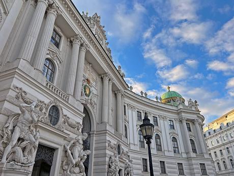Planes en Viena con niños: visitar la Escuela de Equitación Española en el palacio de Hofburg (en la foto)