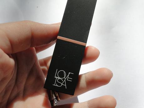 Maquillaje Isa Love de Isadora: así quedan la máscara de pestañas, labial matte, base, corrector e iluminador.