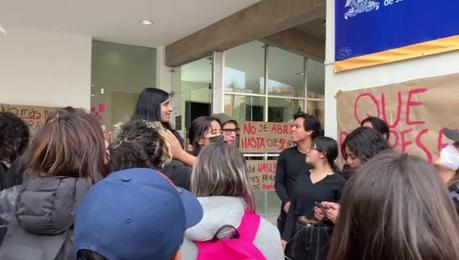 Nuevamente estudiantes explotan contra el Coordinador de la Licenciatura de Arte Contemporáneo de la UASLP