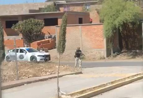 (video) Autoridades estatales se enfrentan con criminales en Villa de Zaragoza