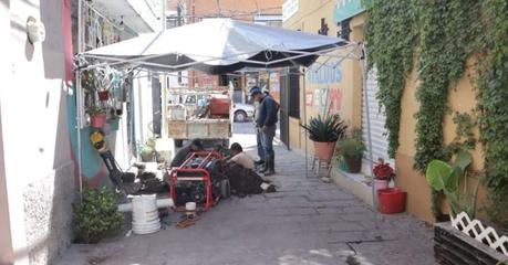 En el callejón del Cariño recuperan caudal, debido a una fuga
