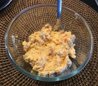 Huevos rellenos con guacamole y gambas Huevos rellenos con guacamole y gambas