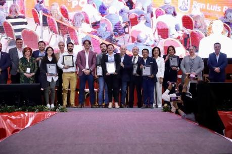 Presidente municipal clausura la feria de proveduría del Gobierno de la Capital