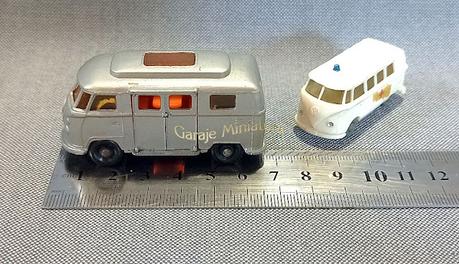 Volkswagen Kombi en dos versiones de Matchbox y Wiking