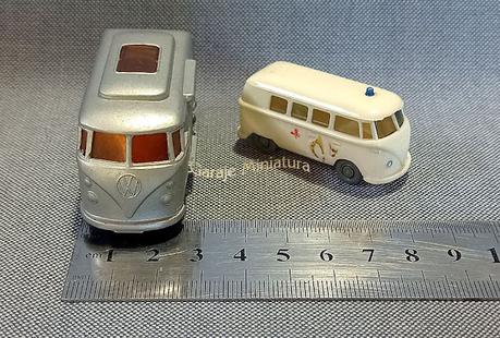 Volkswagen Kombi en dos versiones de Matchbox y Wiking