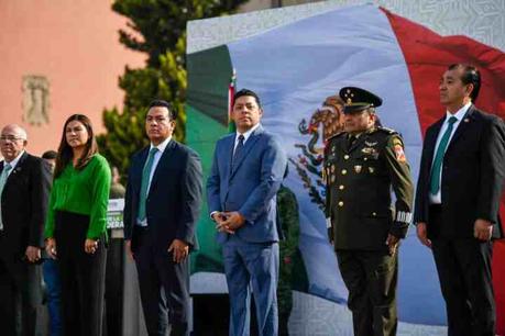 La bandera de México, el emblema de toda nuestra historia: Ricardo Gallardo