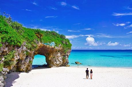 Pareja en la playa de Sunayama