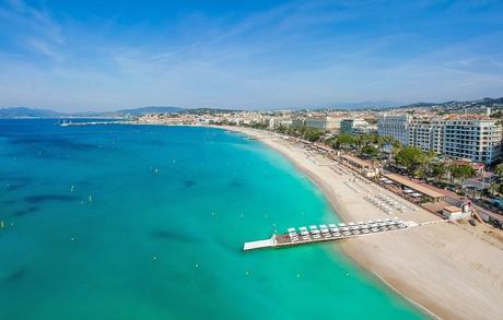 Vista aérea de Cannes y la playa