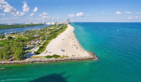 Vista aérea del parque de la playa de Haulover
