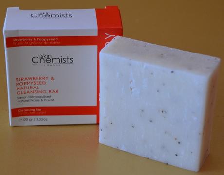 La barra limpiadora “Strawberry & Poppyseed Natural Cleansing Bar” de SKIN CHEMISTS La barra limpiadora “Strawberry & Poppyseed Natural Cleansing Bar” de SKIN CHEMISTS