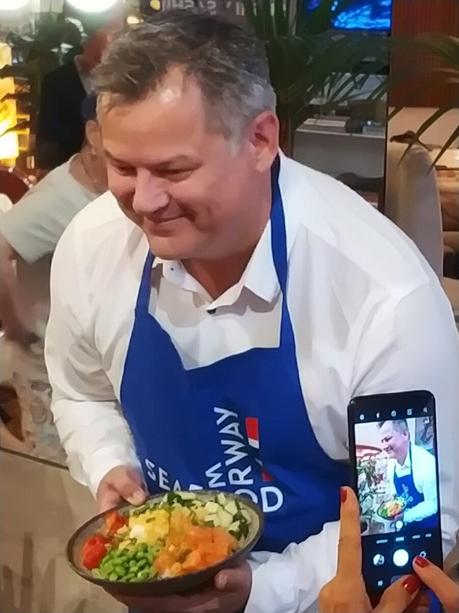 Poke un plato delicioso e irresistible