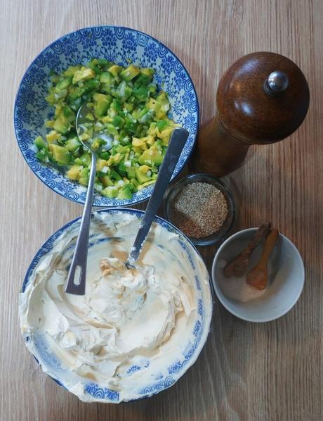 rollo de aguacate y queso 