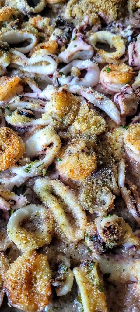Calamares y langostinos rebozados al horno
