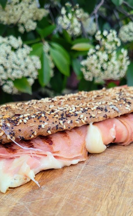 Bocata de jamón y queso al grill
