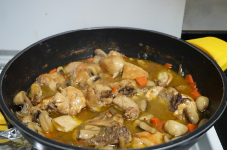 Pollo con verduras y champiñones Pollo con verduras y champiñones