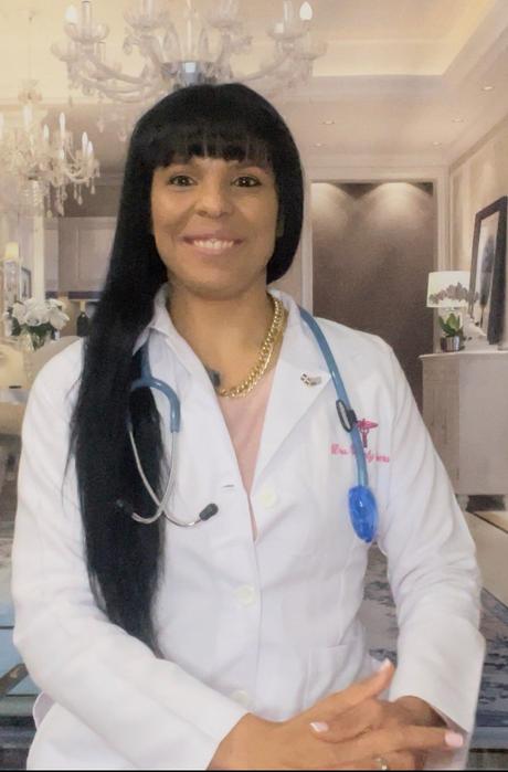 La doctora en Medicina e Influencer Yaquely Cabrera alcanza el millón de followers en su cuenta de Instagram