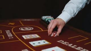 Juegos y trucos de póquer para disfrutar estas fiestas