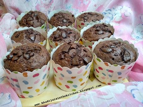 MUFFINS À LA FARINE DE BLÉ, AU CHOCOLAT ET À LA NOIX DE COCO / CHOCOLATE, COCONUT AND WHEAT FLOUR MUFFINS / MAGDALENAS DE HARINA DE TRIGO, CHOCOLATE Y COCO RALLADO/ مافن بدقيق القمح الكامل و الشوكولاتة و جوزالهند