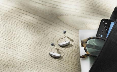 Beltone acerca su tecnología para escuchar en ambientes ruidosos a más usuarios de audífonos para celebrar el Día Mundial de la Audición