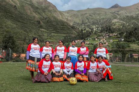 Exposición fotográfica visibiliza la pasión y el amor por el fútbol desde una mirada feminista