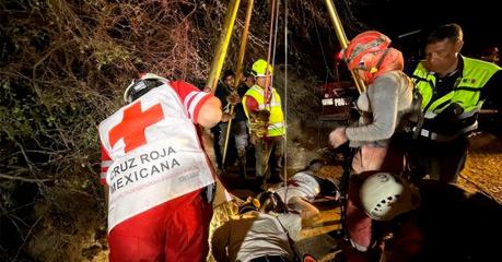 Rescatan a persona de 81 años atrapada en cueva en el municipio de Venado