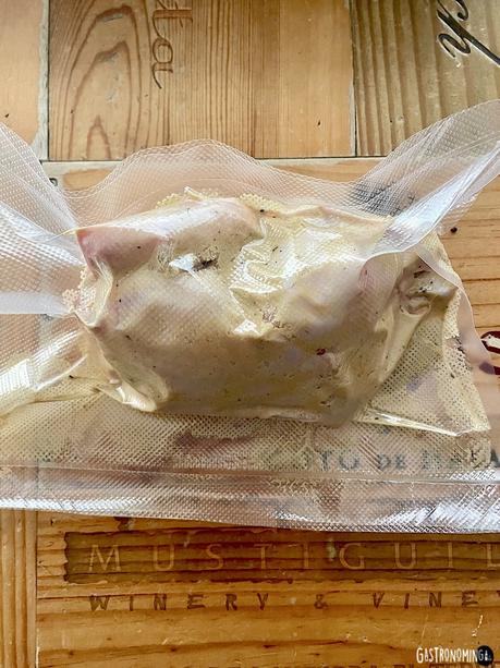 Coquelet asado con mostaza Dijon (sous vide) Coquelet asado con mostaza Dijon (sous vide)