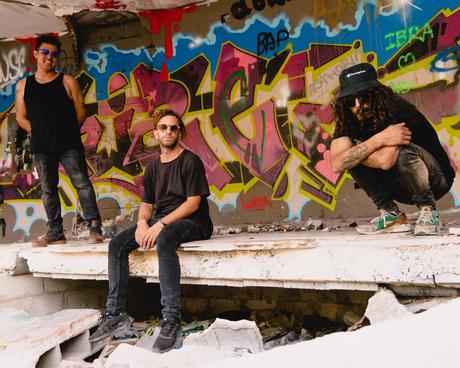 Yesterdays Yeahs mezcla el rock indie y la psicodelia en su disco debut «Estallando desde el ocëano» d4815196-3079-ce55-e10e-1f365b523857