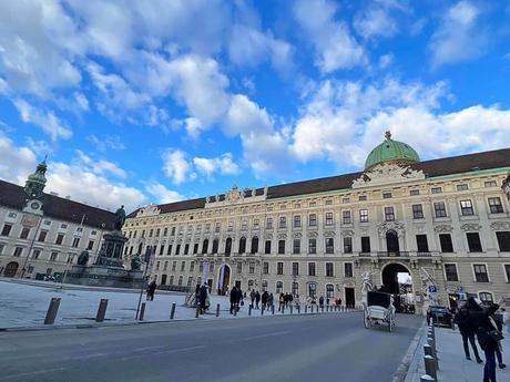 Plaza interior del complejo palaciego de Hofburg, en Viena.