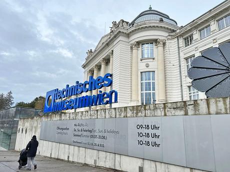 Fachada del museo Técnico de Viena.